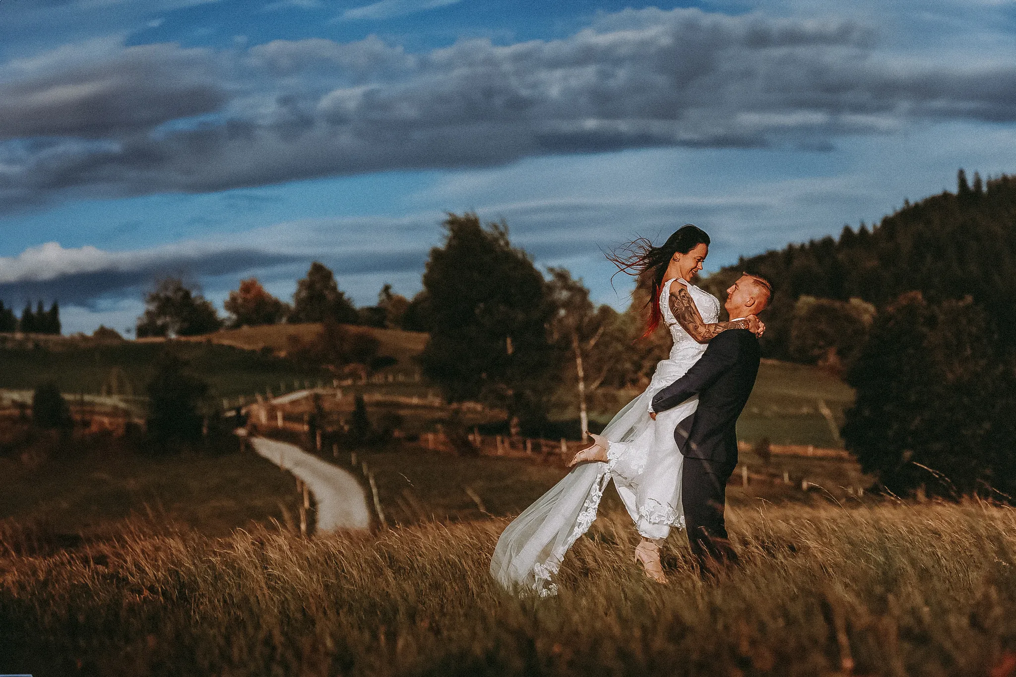 Sesja ślubna w gorach, brak sztucznych póz, naturalna fotografia ślubna tychy